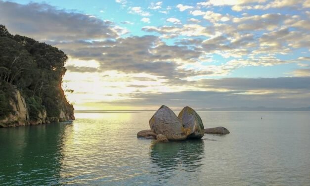 Split Apple Rock New Zealand, is NOT a Natural Formation But A Man made Solar Observatory