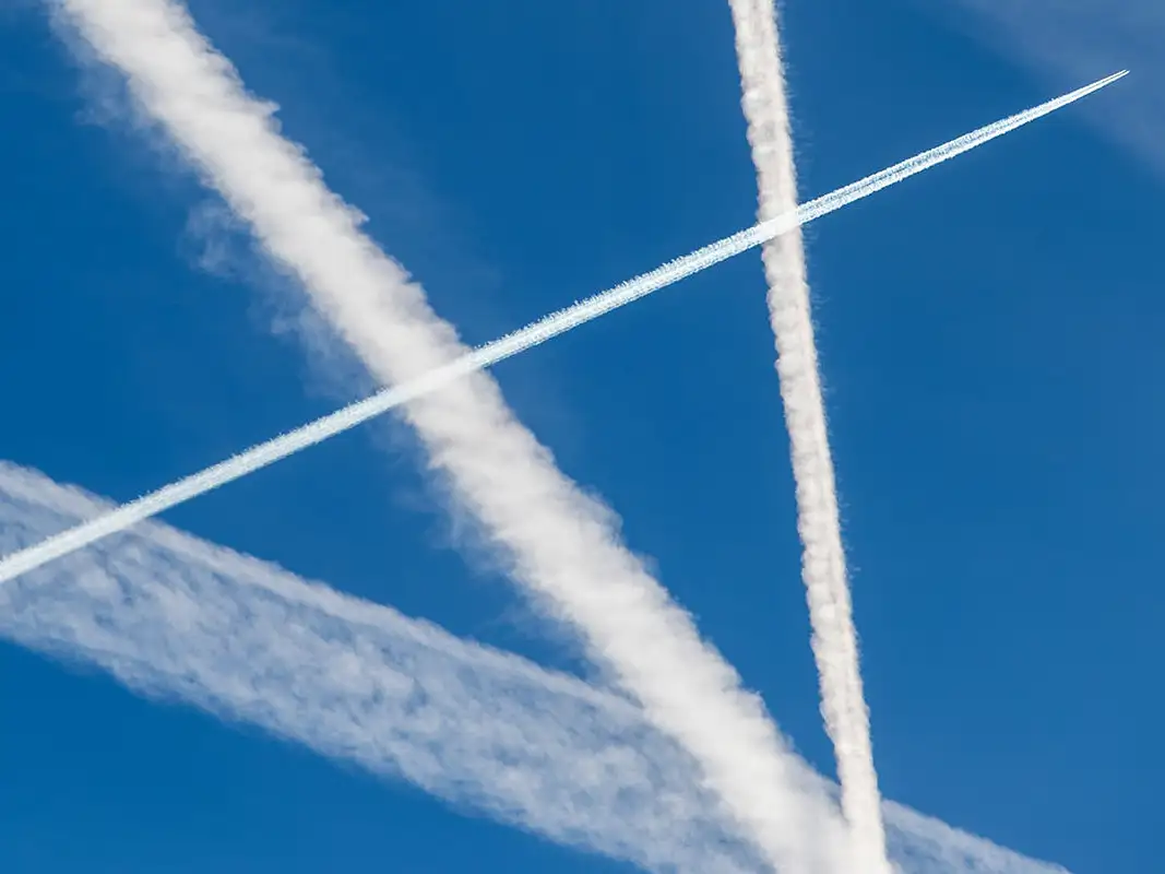 The Wild World of Chemtrails vs. Contrails